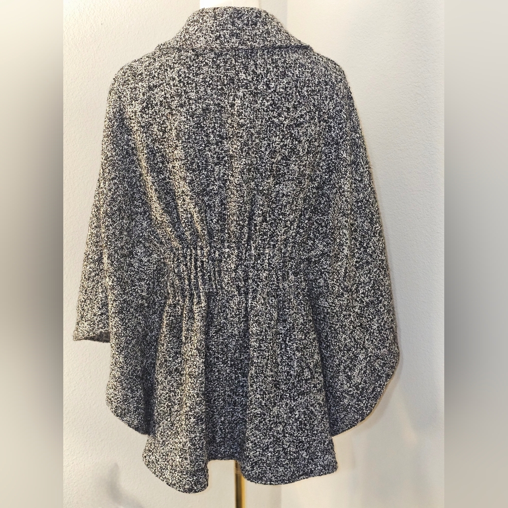 Steve Madden gray tweed adjustable cape, Size xl, brushed nickle hardware - Picture 2 of 9
